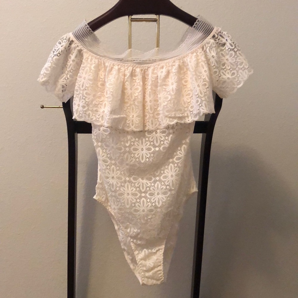 NWOT Victoria’s Secret Lace Body suit XSMALL